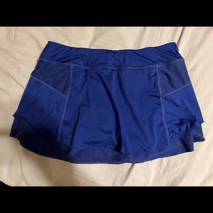 Athleta large skirt with built-in shorts
